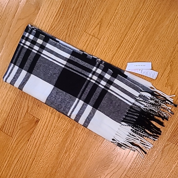 TopShop Plaid Fringed Blanket Scarf - Picture 2 of 3